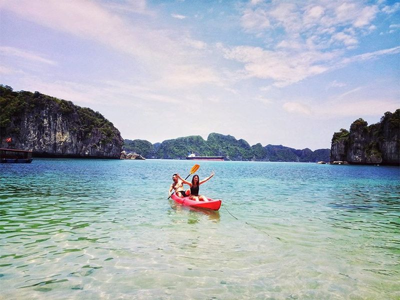 Chèo thuyền kayak vịnh Lan Hạ