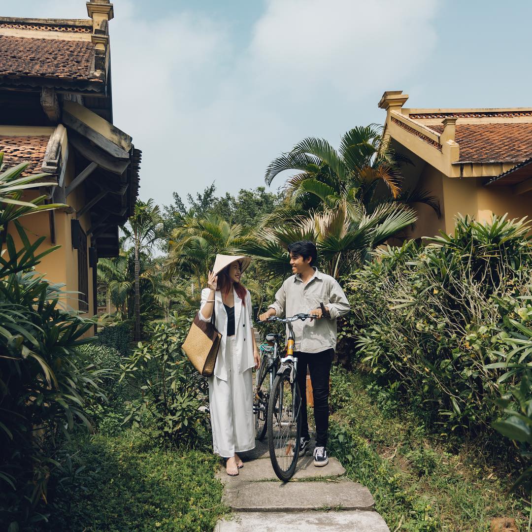 Khám phá resort rộng lớn với xe đạp tại Emeralda resort Ninh Bình