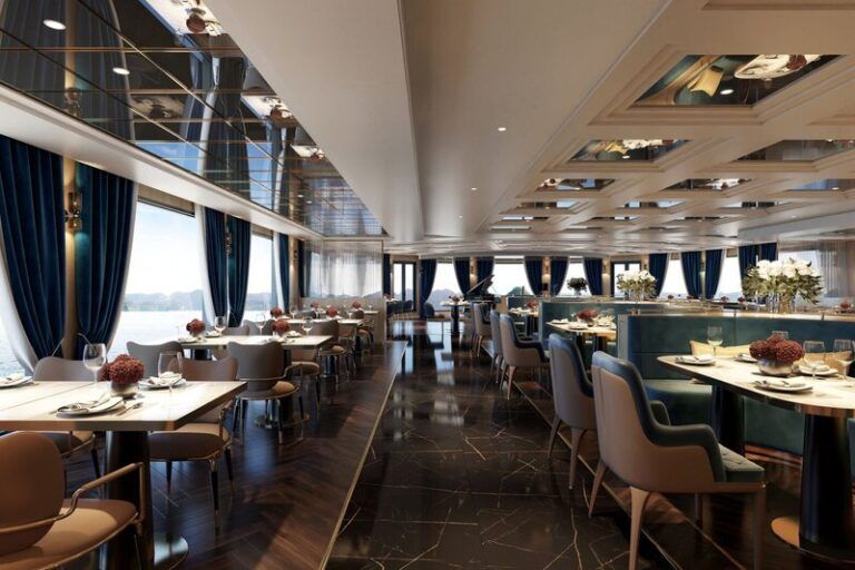 Cloud Nine Restaurant trên du thuyền Essence Grand