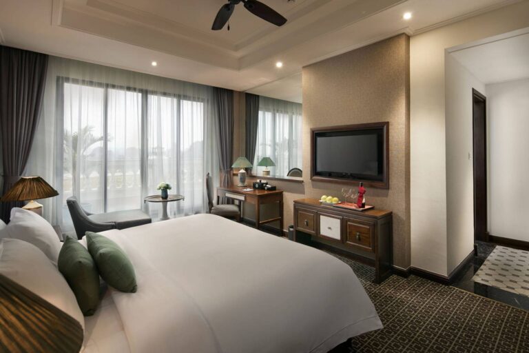 Hạng phòng Fine Art Luxury Suite - khách sạn Hidden Charm Ninh Bình