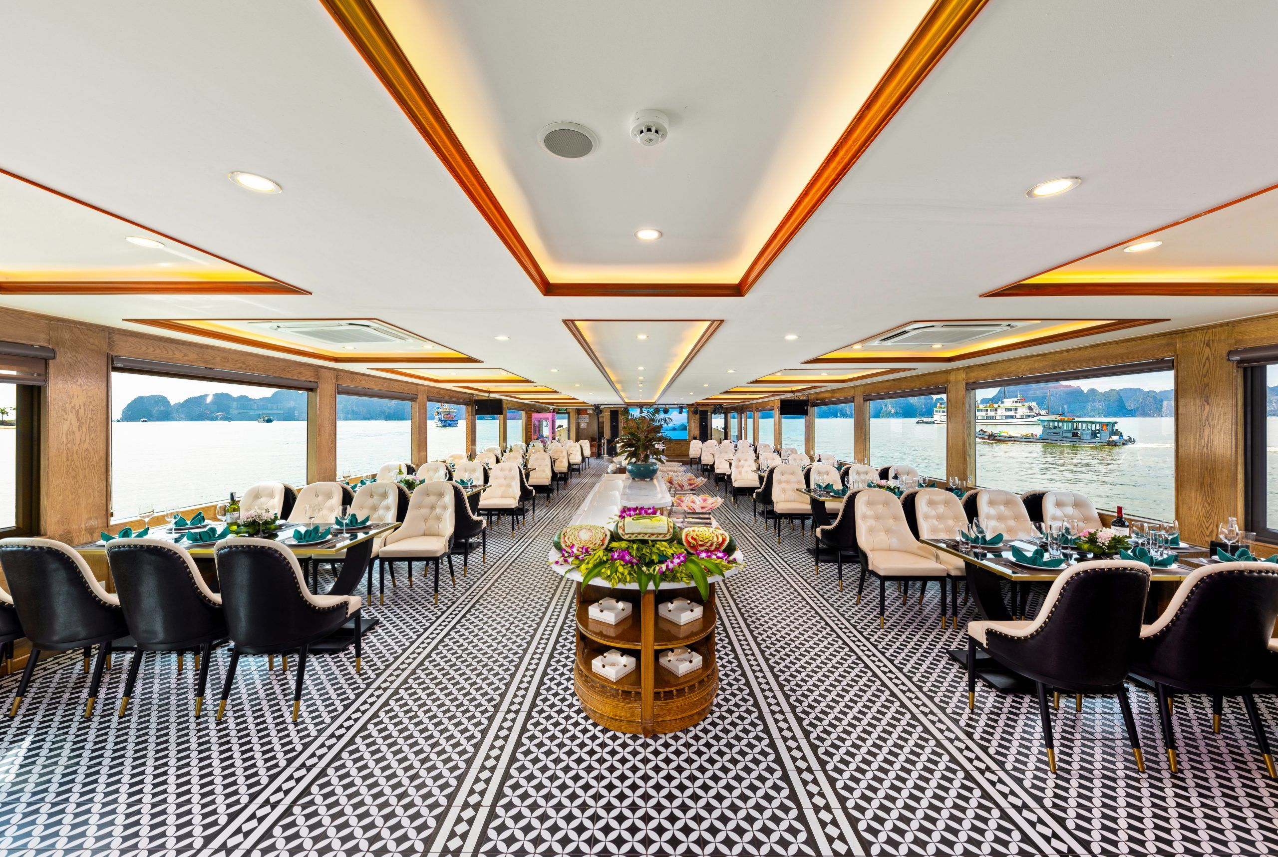 Nhà hàng du thuyền Ha Long Heritage Luxury Day Cruise