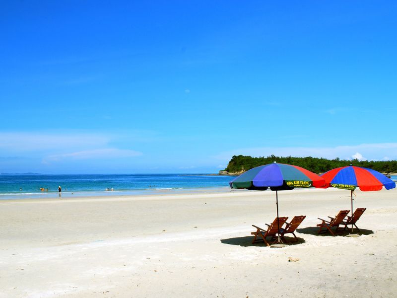 Bãi biển Quan Lạn - Điểm đến hớp hồn du khách 2 Cách di chuyển tới bãi Minh Châu Quan Lạn