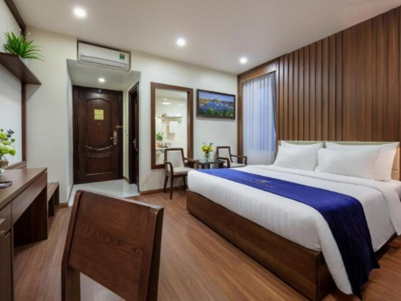 Hạ Long Boutique Hotel - Không gian nghỉ dưỡng thanh lịch giữa lòng thành phố biển 3 Phòng đôi tiện nghi với hướng sân trong