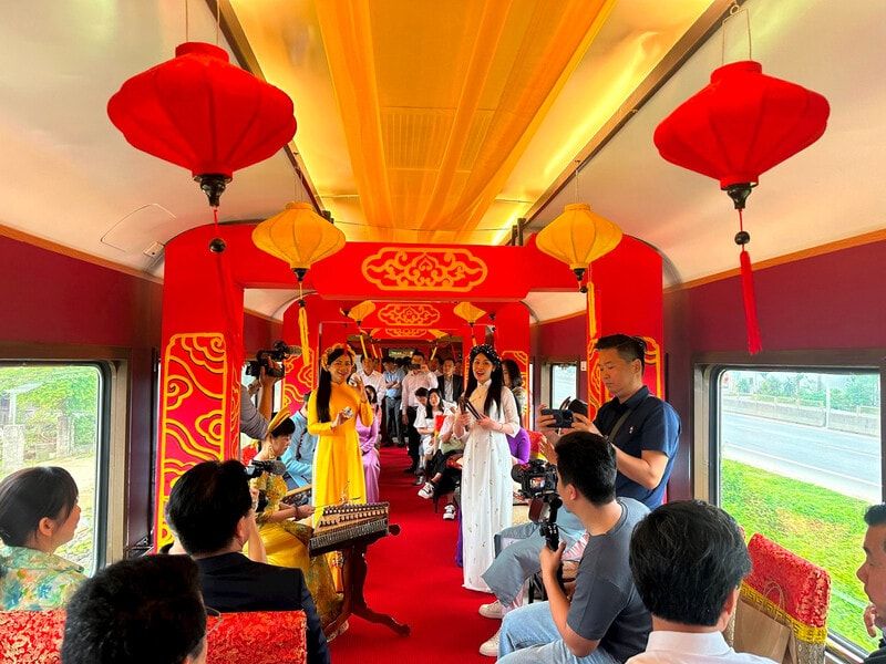 tàu hà nội 5 cửa ô Viet Tour 3 Mien